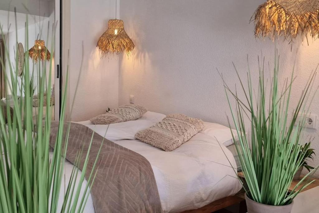 Luxe Studio Met Ruim Terras, Vlak Aan Zee! Ситио-де-Калаонда Экстерьер фото